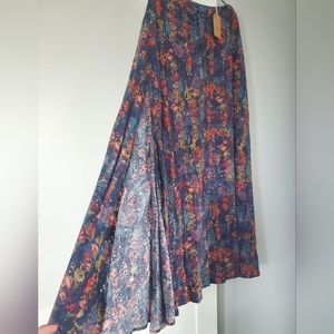 Natural life slit sides skirt XS NWT